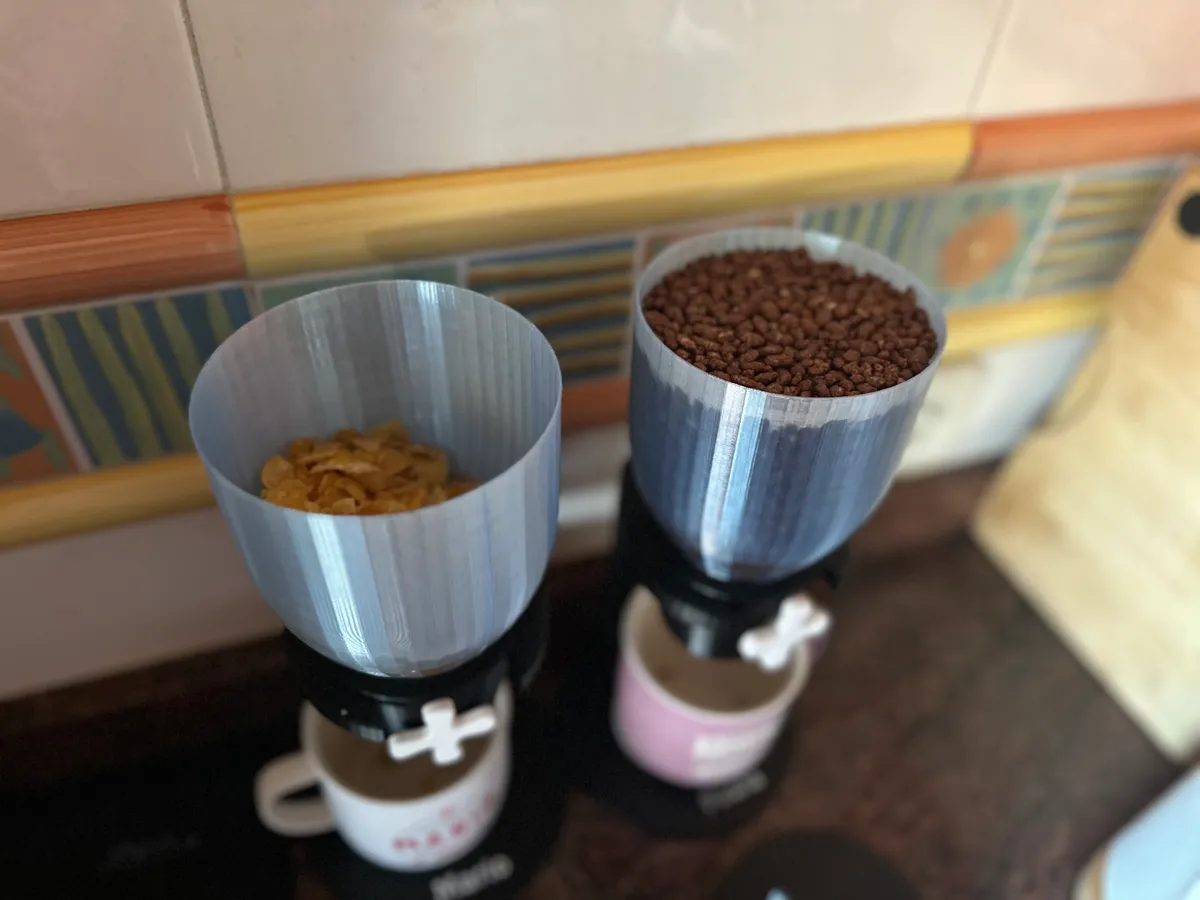 Distributeur De Céréales Triple 2 L - 3 Compartiments Avec Bec Verseur - Pour Riz, Flocons, Noix, Bonbons - Rangement Cuisine Pratique