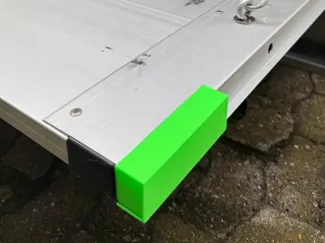 Protection for tailgate for CampooZ tent trailers