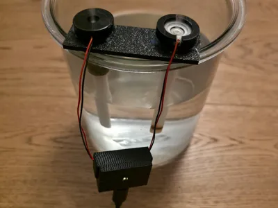 Ultrasonic humidifier case and assembly