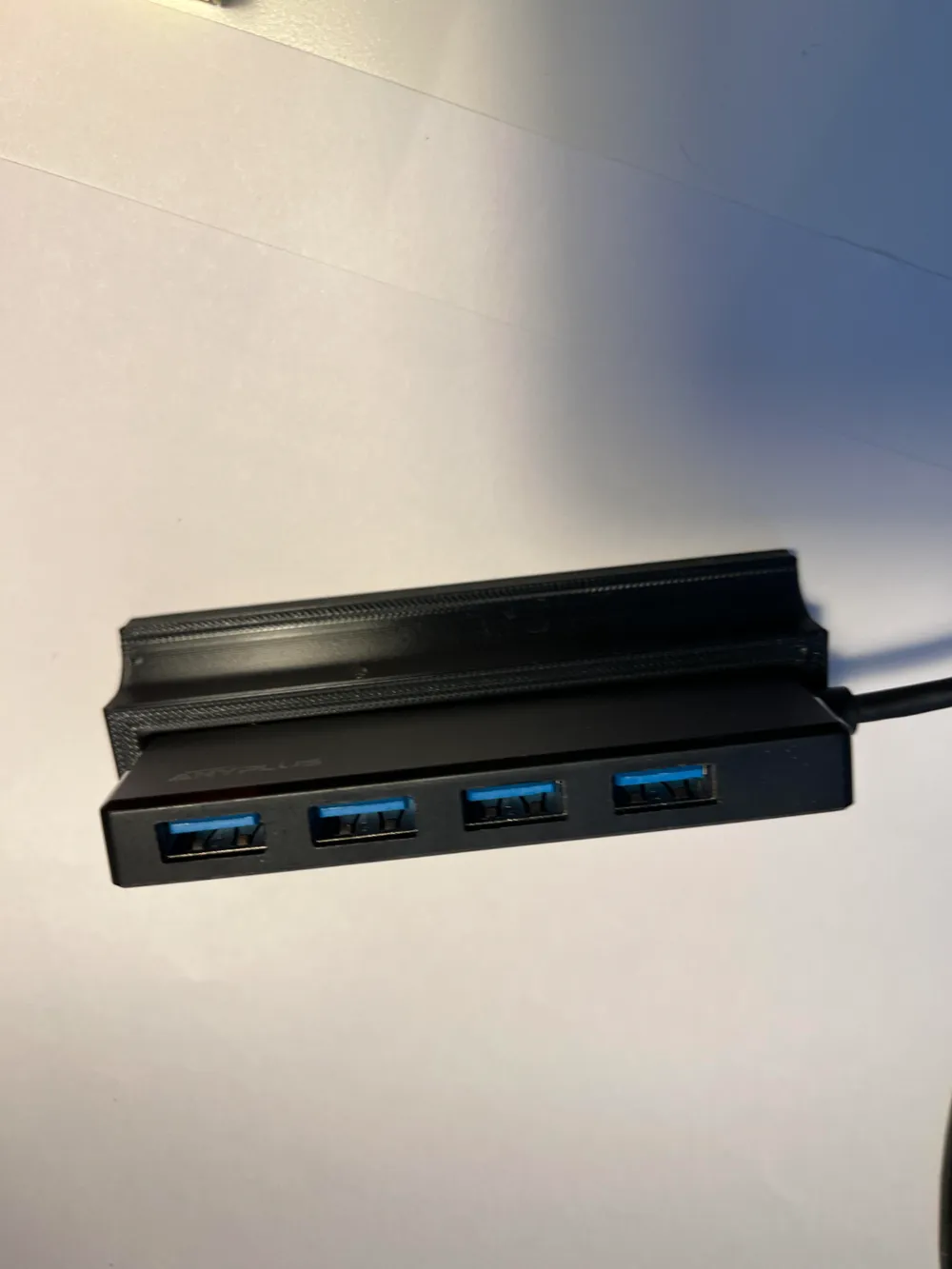 AnyPlus USB splitter vertical stand by LOAM - MakerWorld