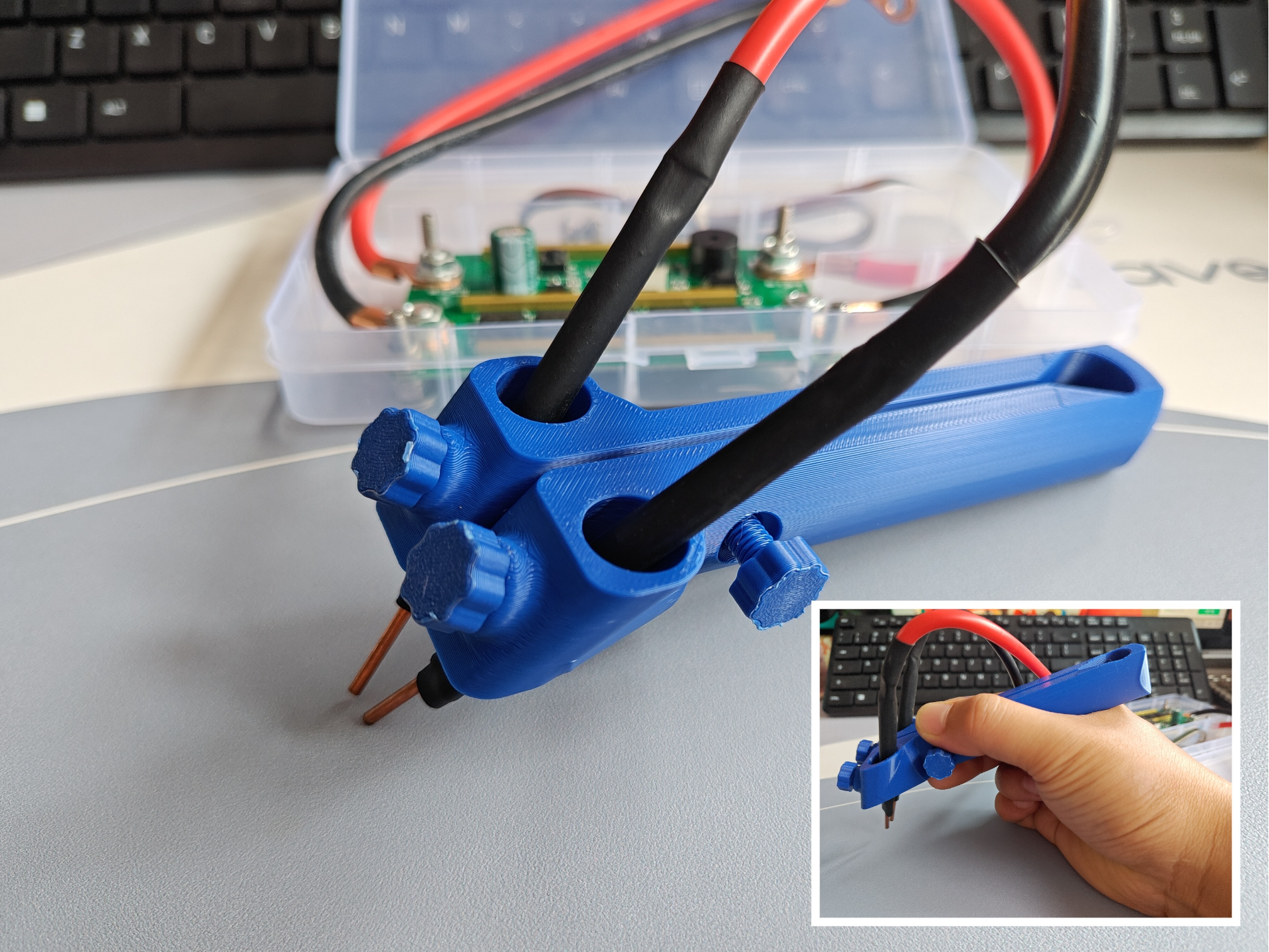 Miniatura 1 do modelo 3D 锂电池点焊机笔辅助夹