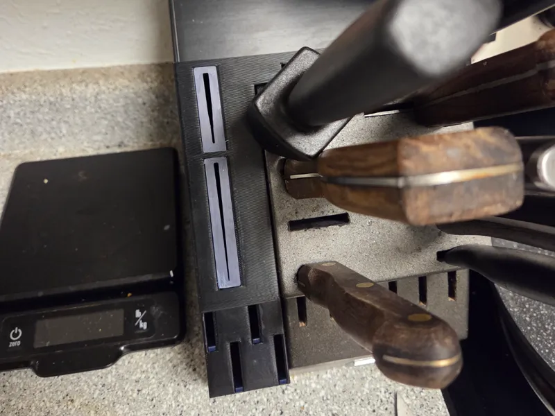 Knife block extension with wearable inserts