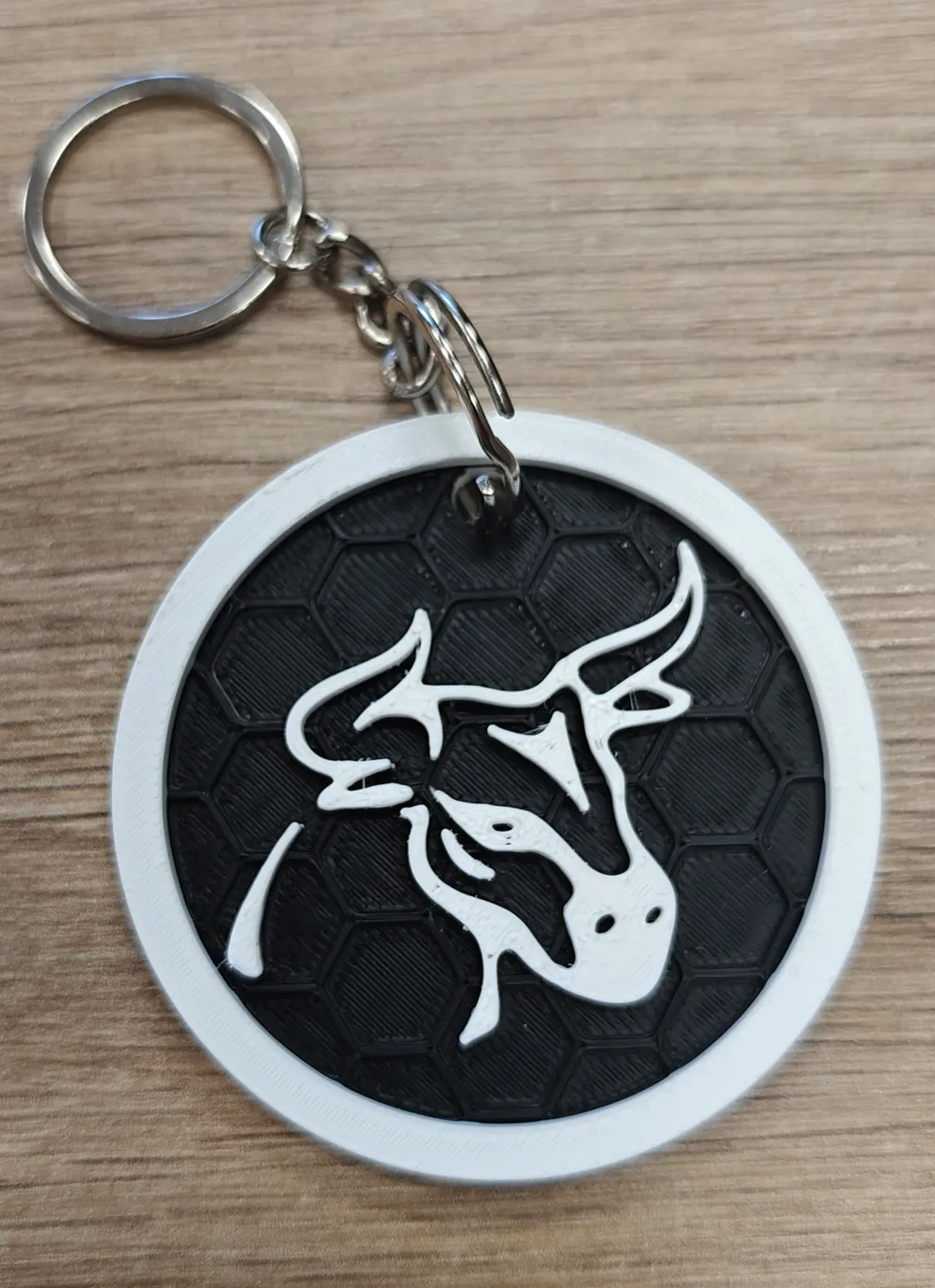 Bull Keychain (Honeycomb) - Free 3D Print Model - MakerWorld