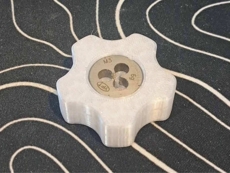 M3 thread cutting die - holder or handle