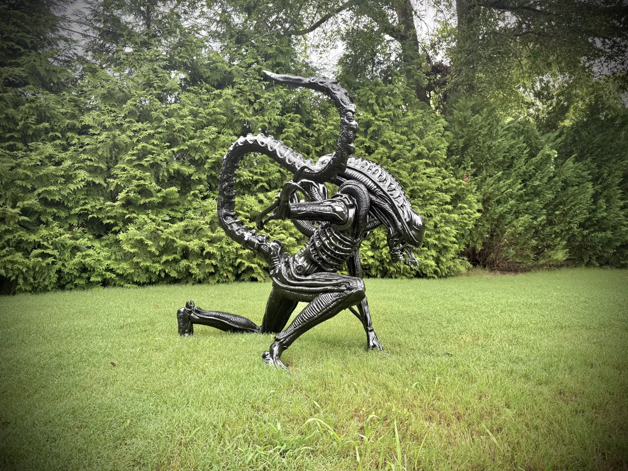 Life Size Xenomorph Alien Model - 5ft Tall! view 2