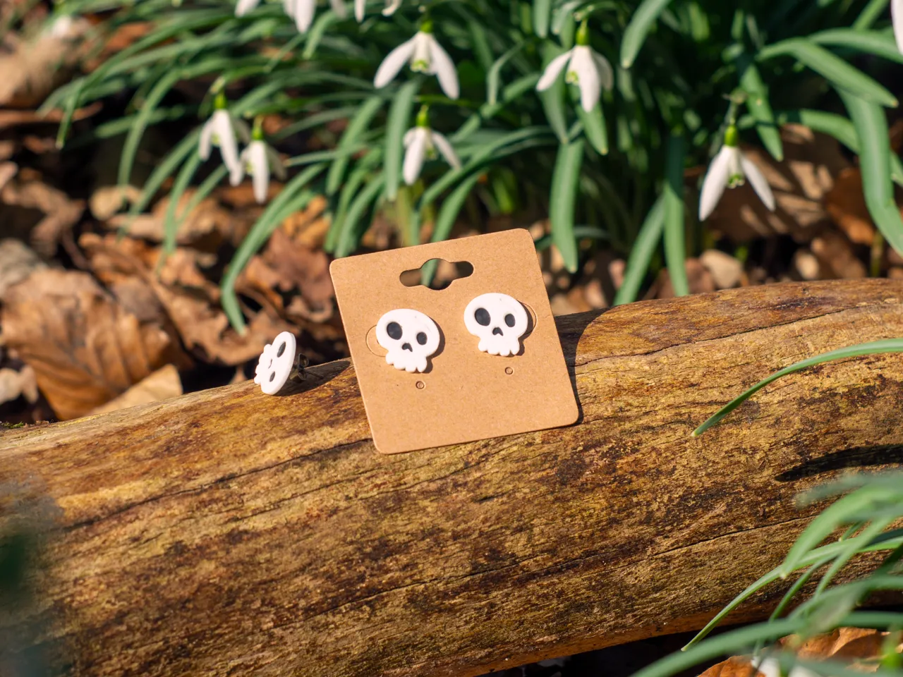 Spooky Skull - Stud Earring view 3
