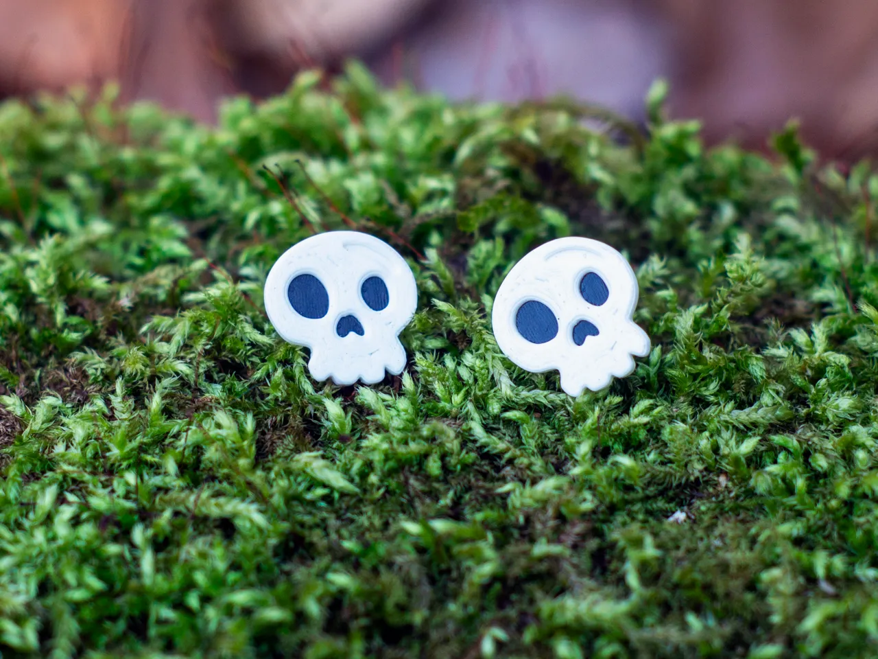 Spooky Skull - Stud Earring view 2