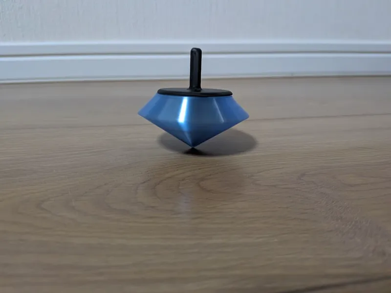Crystal spinning top