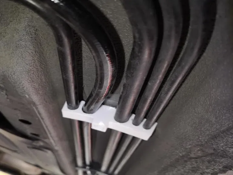 Nissan fuel line clip