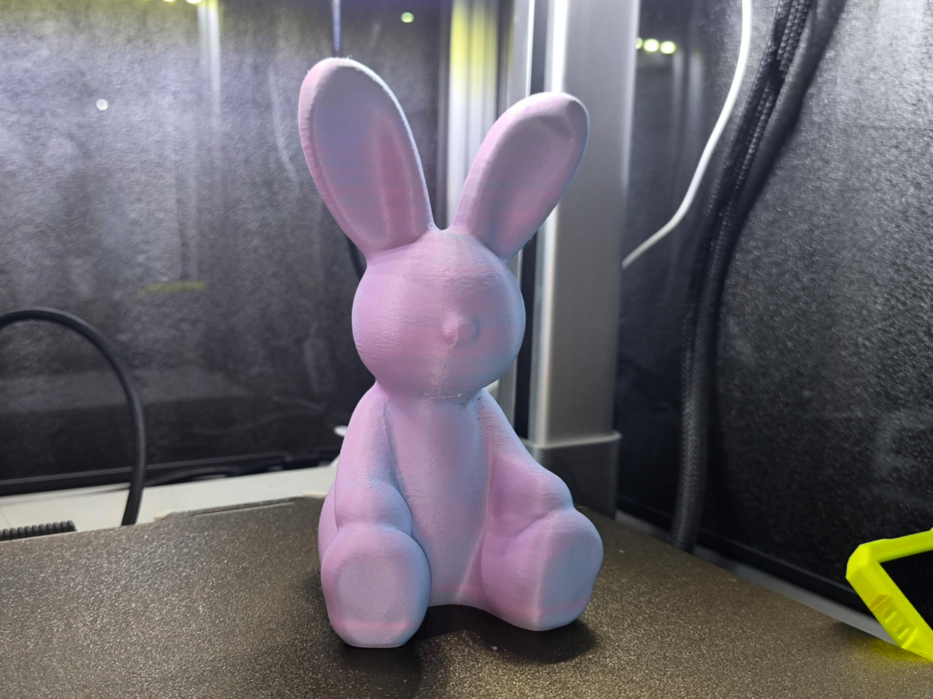 Chubby Bunny – Süßer Sitzender Hase Deko-Osterhase
