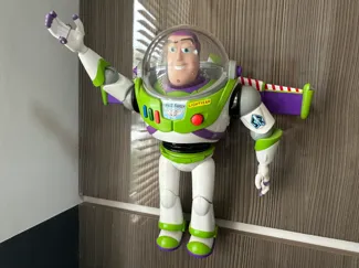 Suporte de parede para Buzz Lightyear Disney