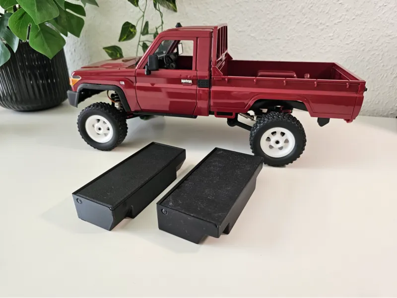 MN82 1:12 Box (bigger) for battery and charger
