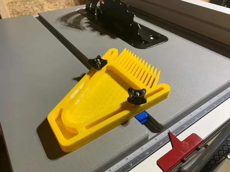 Featherboard for woodworking, no supports needed, with M5 & M6 options for knobs & track slides