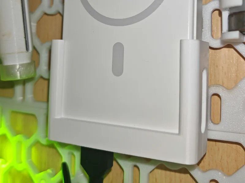 BASEUS Qi2 charger SKADIS holder (10000mah model)