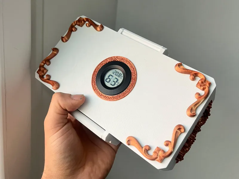 Cigar box with Hygrometer