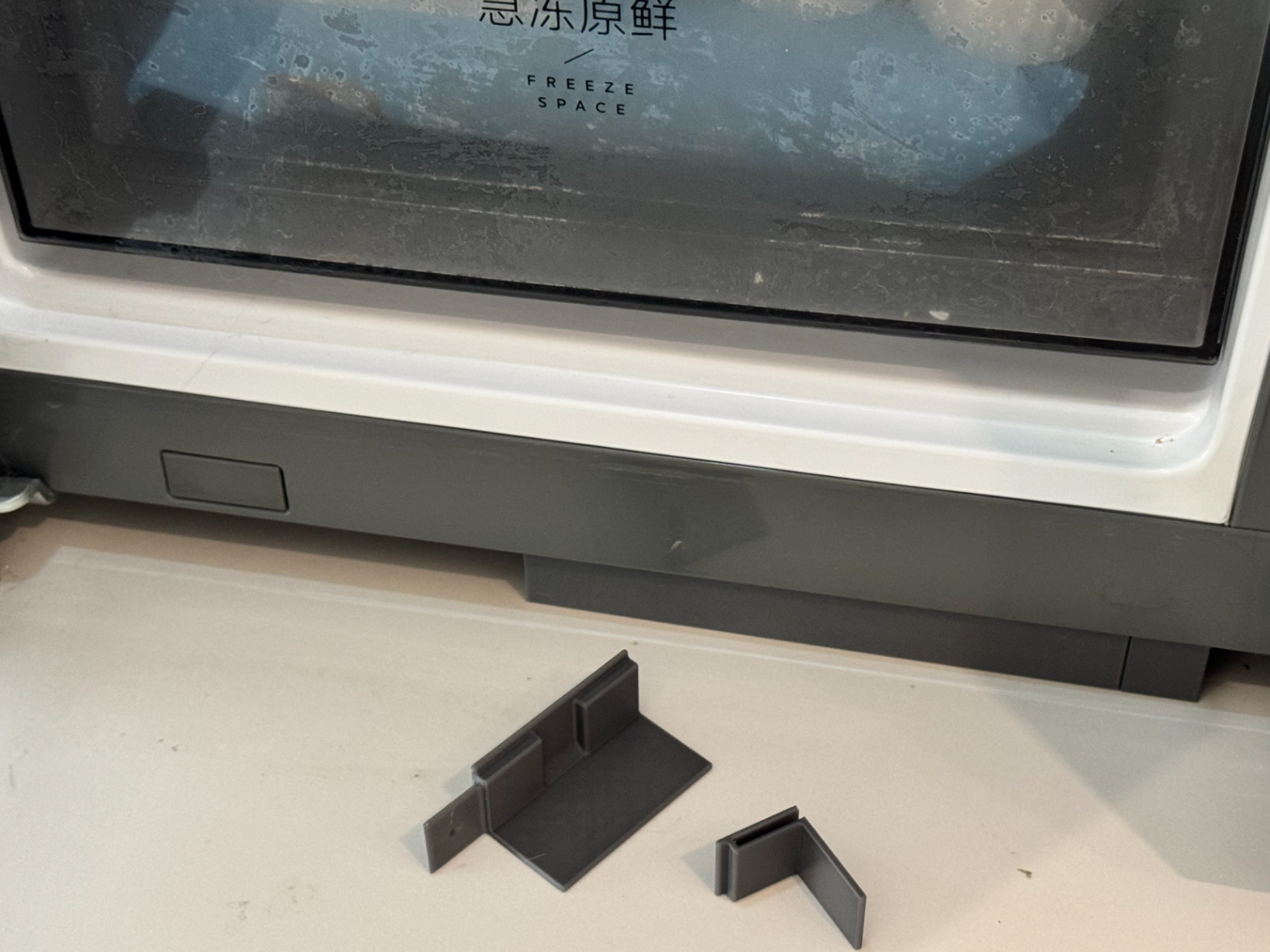 Miniatura 1 do modelo 3D 冰箱洗衣机底部挡板 模块化防虫防尘挡条