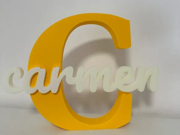 Lettre initiale et prénom Carmen