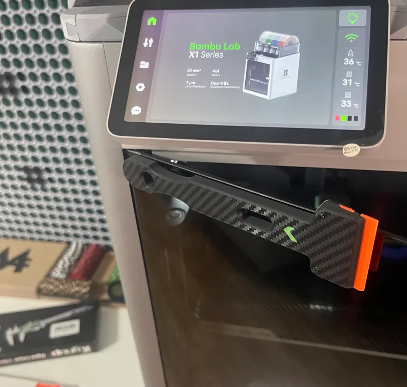 Ergonomic Scraper - Snap in plastic razor blades.