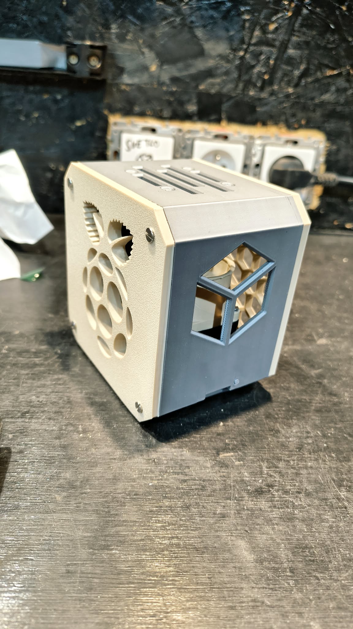 Raspberry 4 / 5 case - Free 3D Print Model - MakerWorld