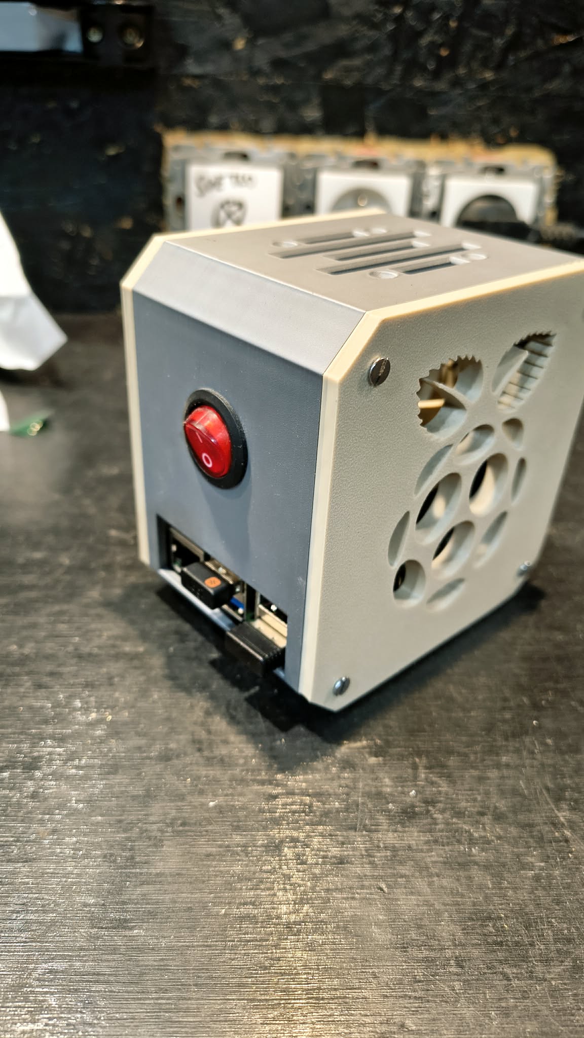 Raspberry 4 / 5 case - Free 3D Print Model - MakerWorld