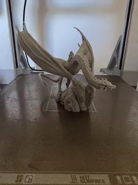 Figura decorativa: Caraxes & Prince Daemon Targaryen – Ground Stance — vista de referencia 3