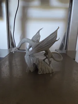 Figura decorativa: Caraxes & Prince Daemon Targaryen – Ground Stance — vista de referencia 5