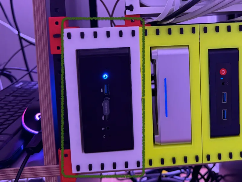 HomeRacker - Rack Mount for MINIS FORUM UM780