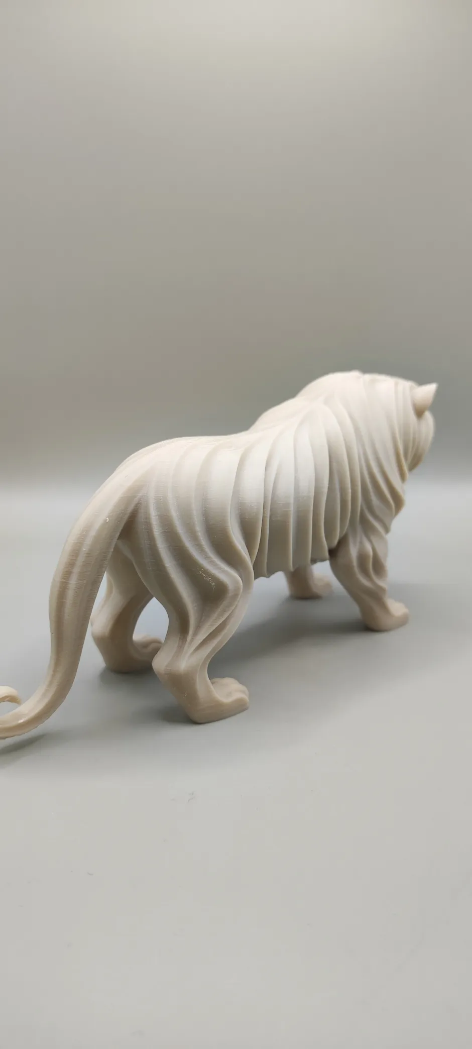 Abstract sculptural Tiger figurine - Free 3D Print Model - MakerWorld