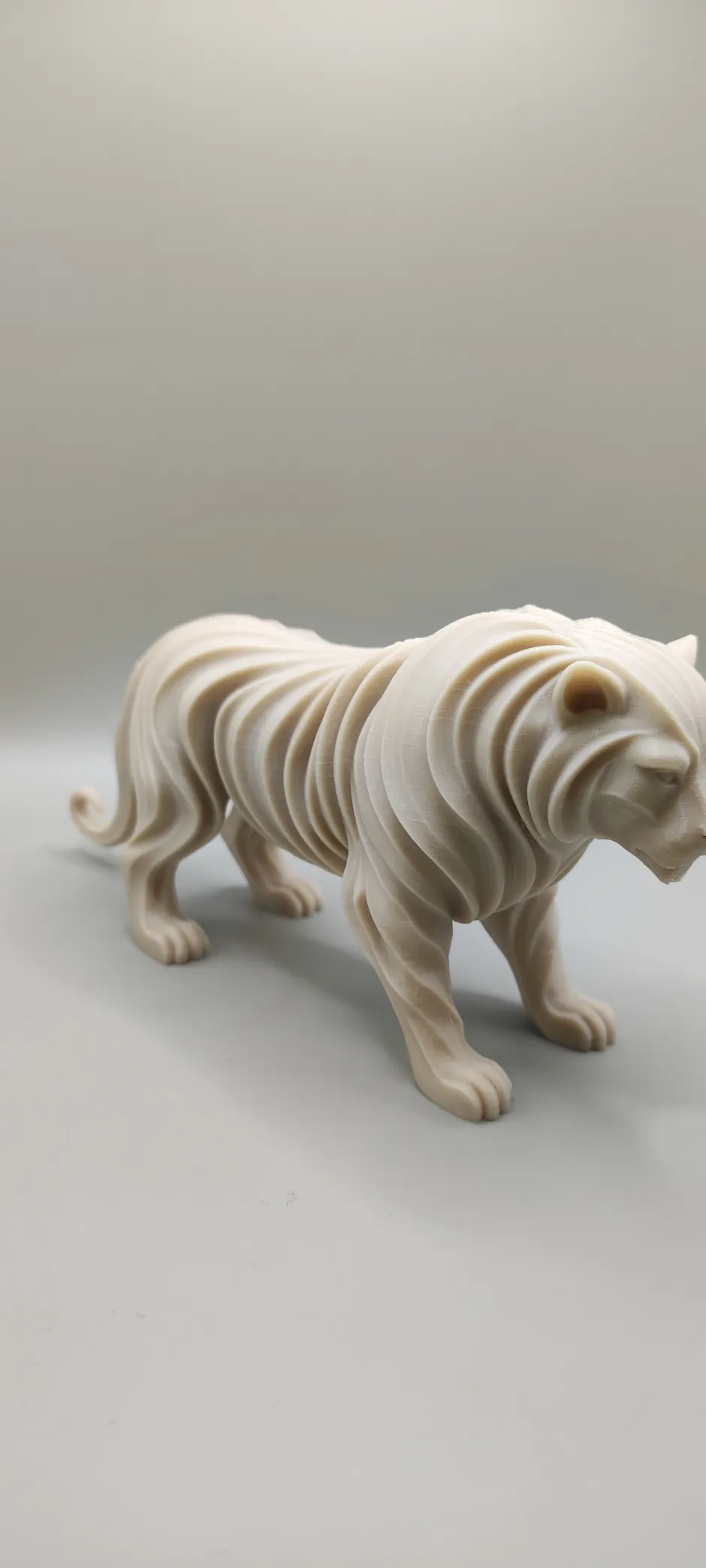 Abstract sculptural Tiger figurine - Free 3D Print Model - MakerWorld