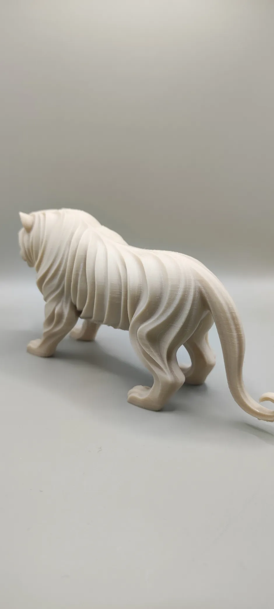 Abstract sculptural Tiger figurine - Free 3D Print Model - MakerWorld