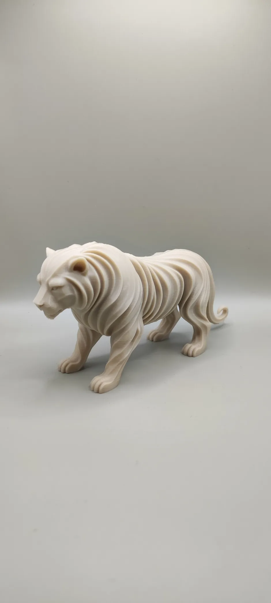 Abstract sculptural Tiger figurine - Free 3D Print Model - MakerWorld