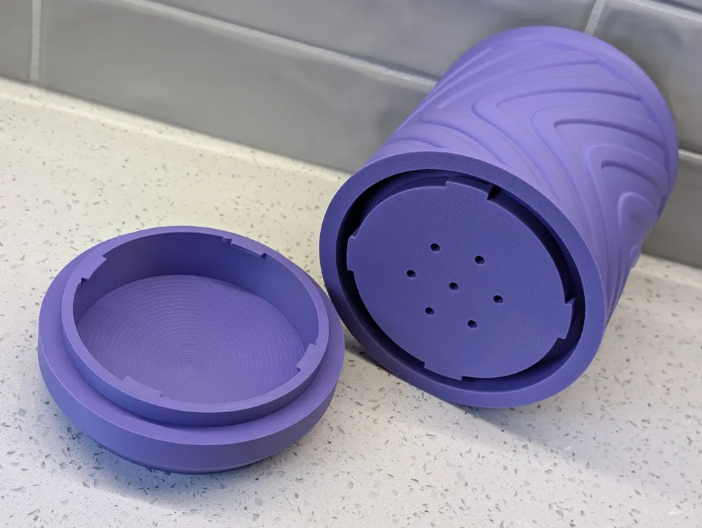 Swirl planter pot with drip tray - Free 3D Print Model - MakerWorld