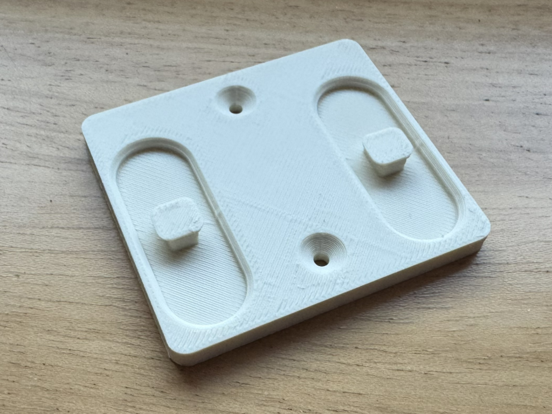 Simple wall mounting for Praim Rasppi case