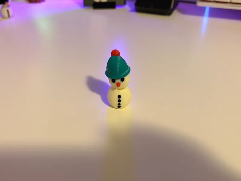 Miniarticulated Snowman with Beanie