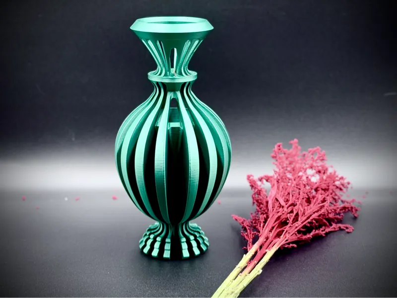 Isoline Vase