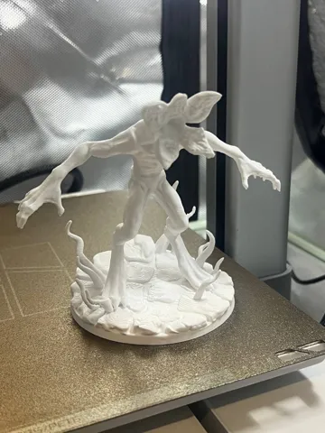 Letrero o emblema decorativo: Demogorgone Stranger Things - Demogorgon 3D Model — vista de referencia 3