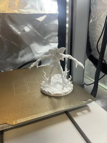 Letrero o emblema decorativo: Demogorgone Stranger Things - Demogorgon 3D Model — vista de referencia 5