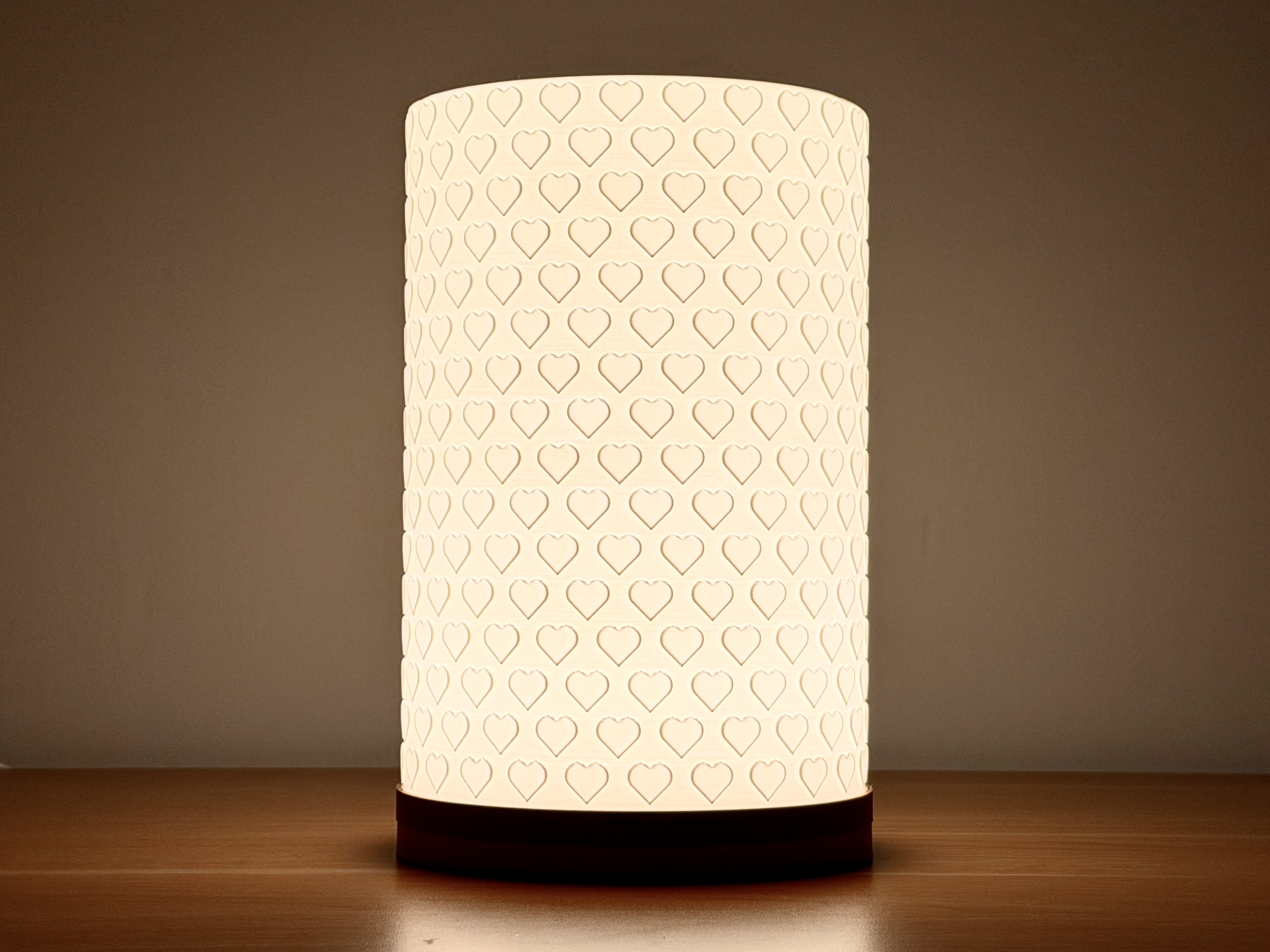 Miniatura 2 do modelo 3D Heart Pattern Table Lamp
