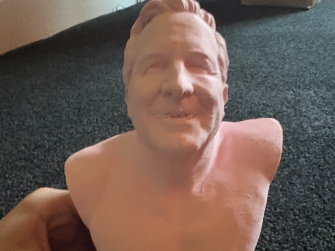 Tom Pearl Statue - 1