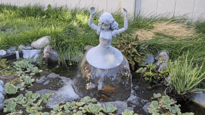 Working fountain girl sculpture for pond garden