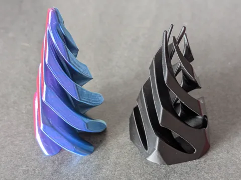 Objeto manipulable: Impossible Passthrough Pyramid - Free to Sell — referencia de MakerWorld