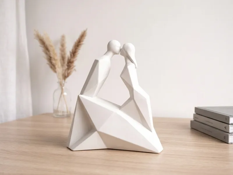 Low Poly Loving Couple - Decor