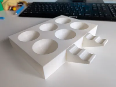 Paint tray with removable brush rests
