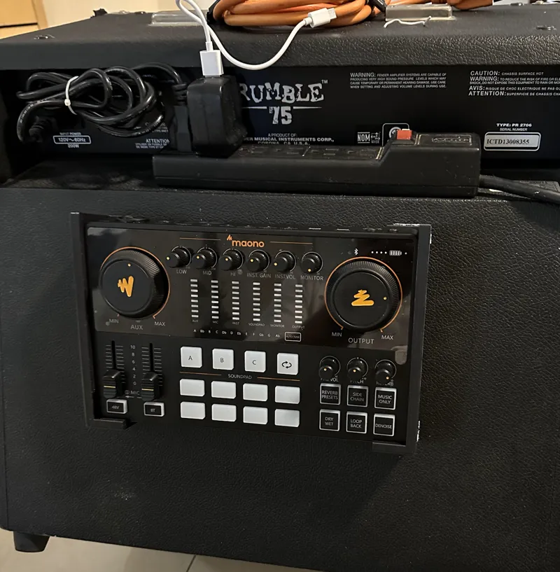 Maono AME2 vertical mount