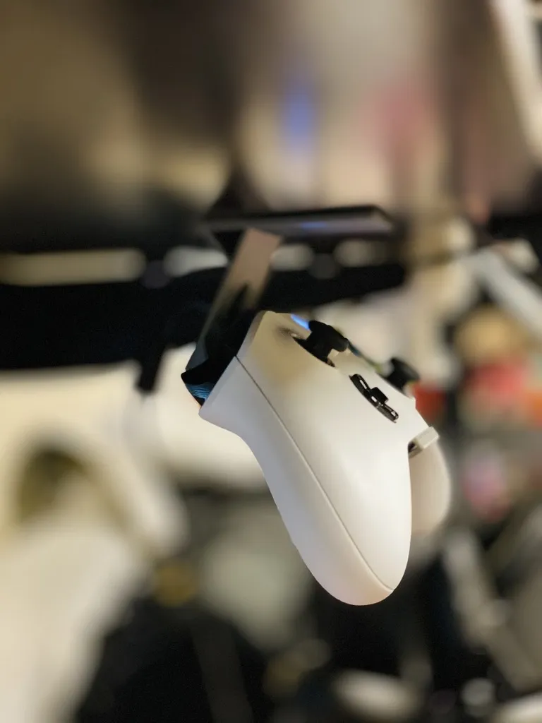 Xbox One Controller - Simple under desk holder by Jerich0 - MakerWorld