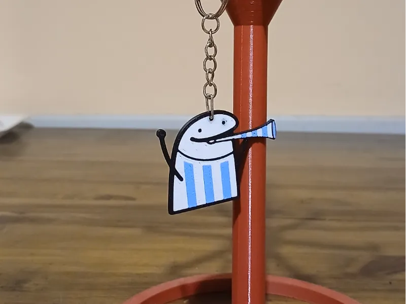 Llavero flork tocando la corneta mundial
