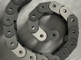 Chaîne de câbles articulée