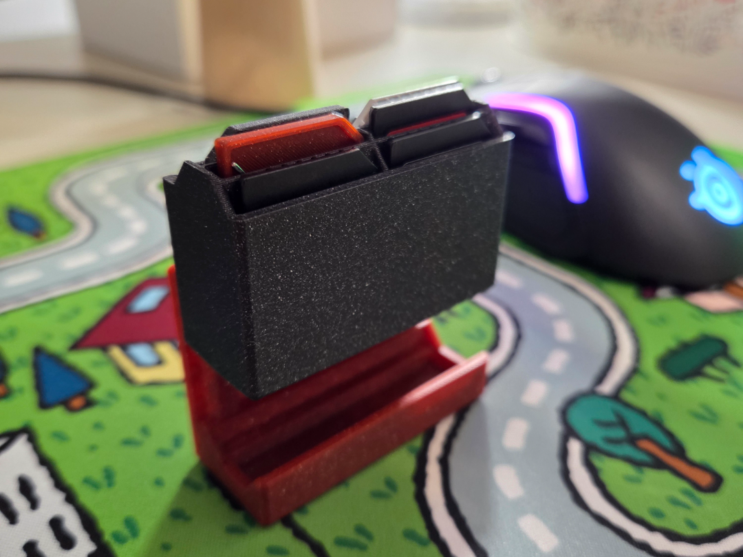 SD microSD card holder snappy magnet lock