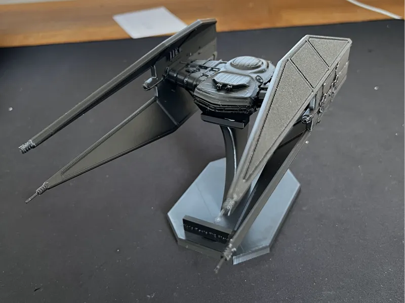 Star Wars TIE-Fighter von Kylo Ren