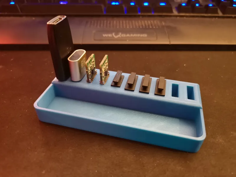 HDMI + Displayport Dongle Holder